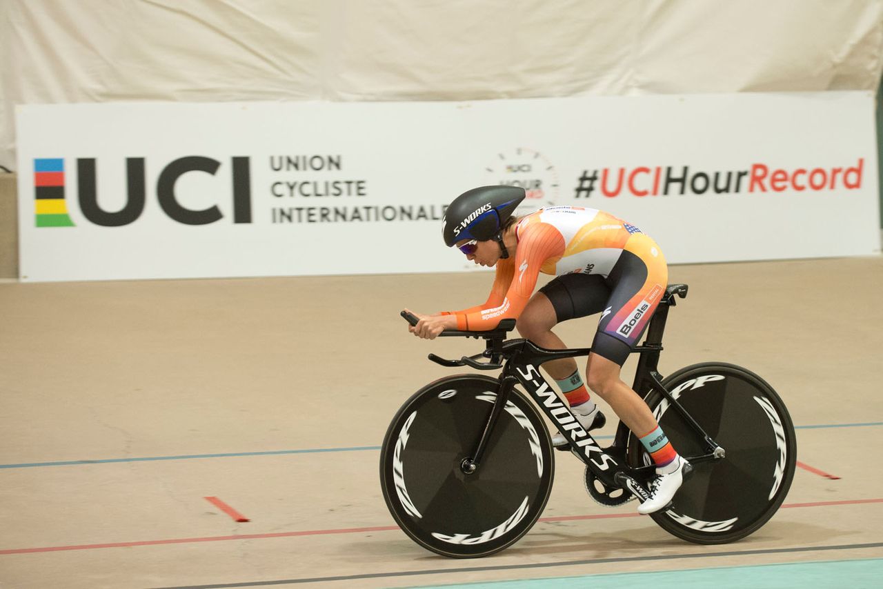 Evelyn Stevens on her way to setting a new UCI Hour Record