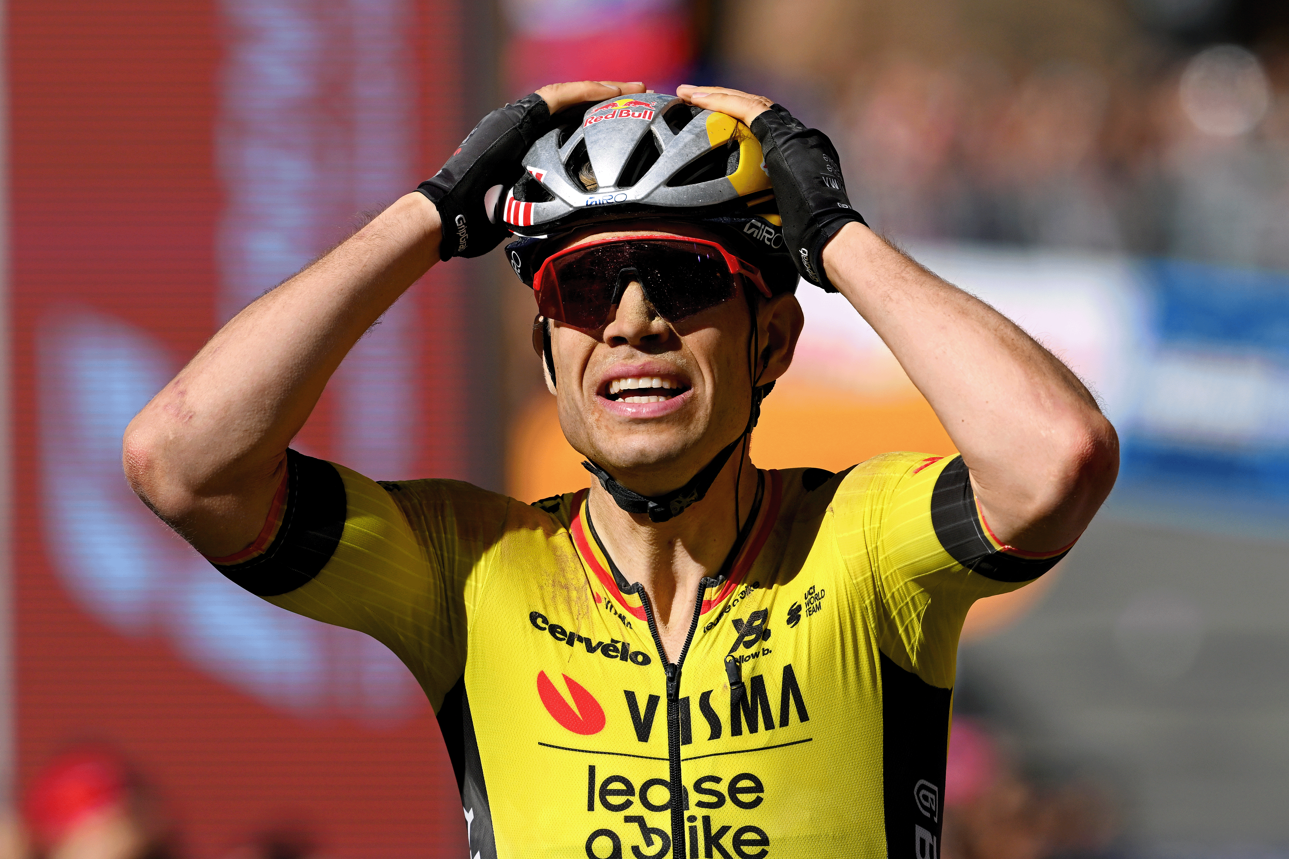 Wout van Aert wins stage 9