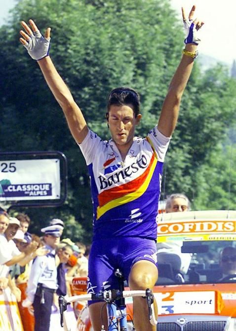 Jose Maria Jimenez (Banesto) solos to victory at the 2000 edition of Classique des Alpes