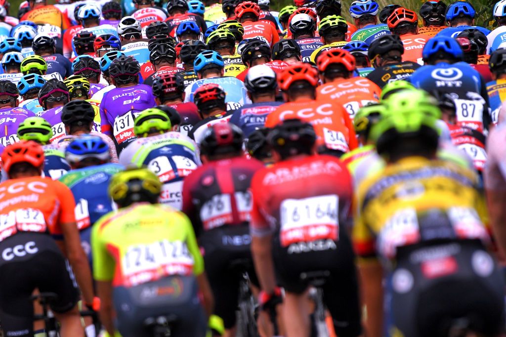 The peloton at Tour de Wallonie stage 1