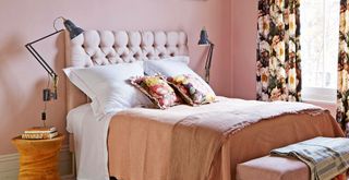 Blush beige bedroom to illustrate the color trends 2023