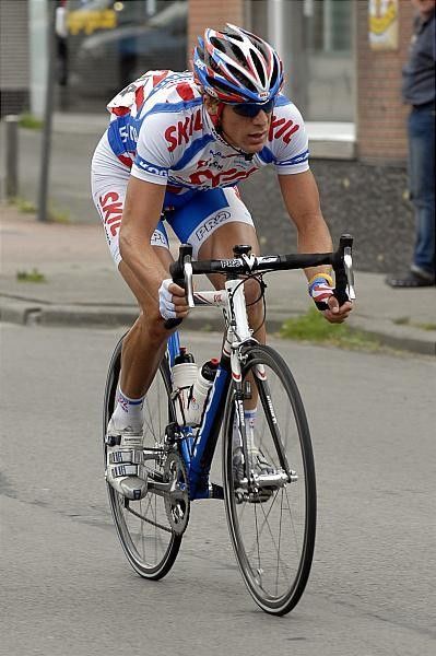 Floris Goesinnen (Skil-Shimano) goes for one of the mountain sprints.