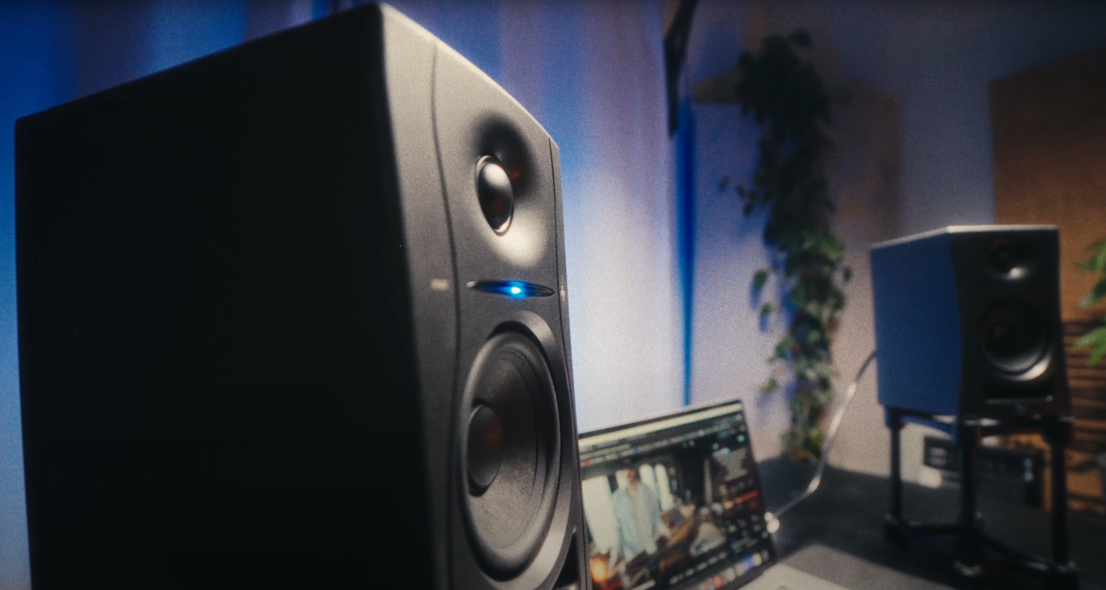 Kali Audio LP-UNF studio speakers