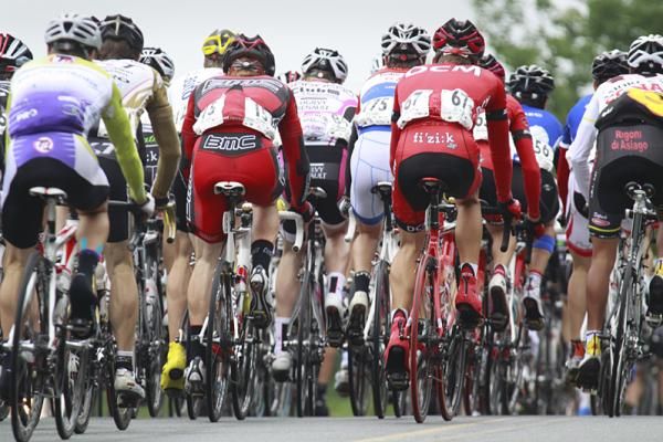 The peloton kept a high tempo during stage three.