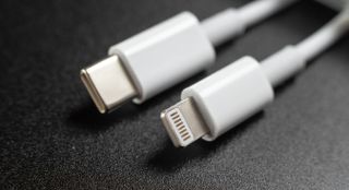 闪电电缆和USB-C电缆