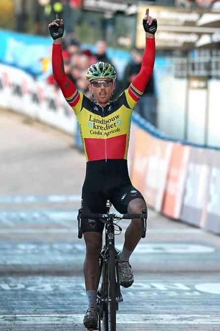 Sven Nys wins in Roubaix.