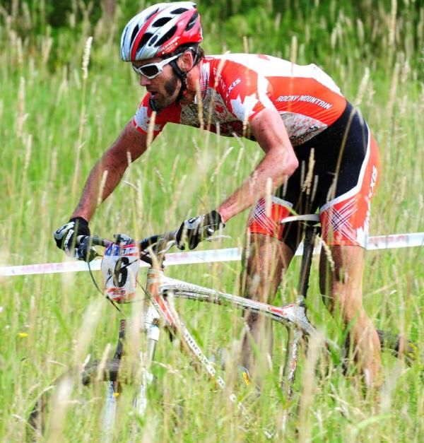 Geoff Kabush (Team Maxxis-Rocky Mountain) descending through tall grass