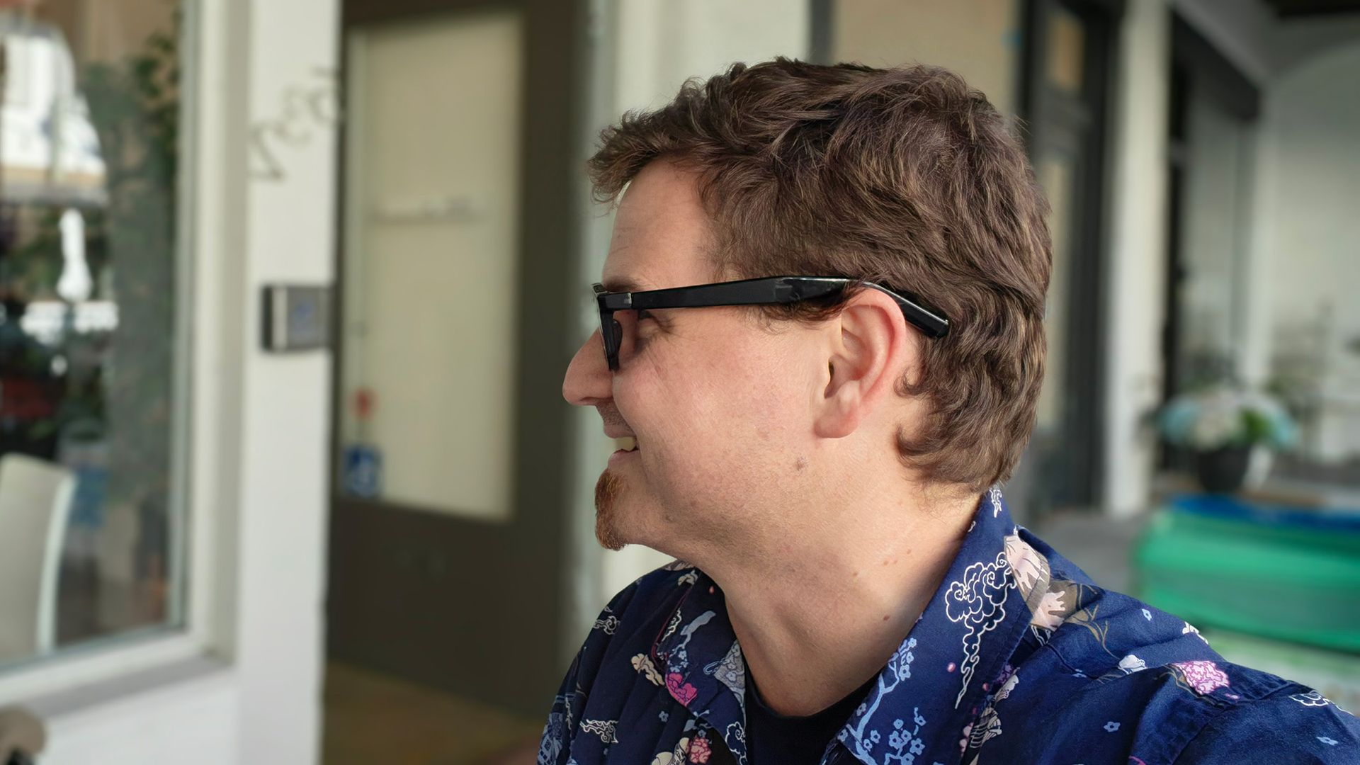 Wearing Vonder Intelligent Eyewear smart glasses