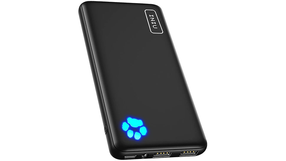 INIU Power Bank  valkoista taustaa vasten