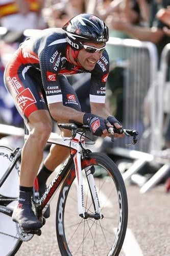 Oscar Pereiro (Caisse d'Epargne) was the last man off the ramp.
