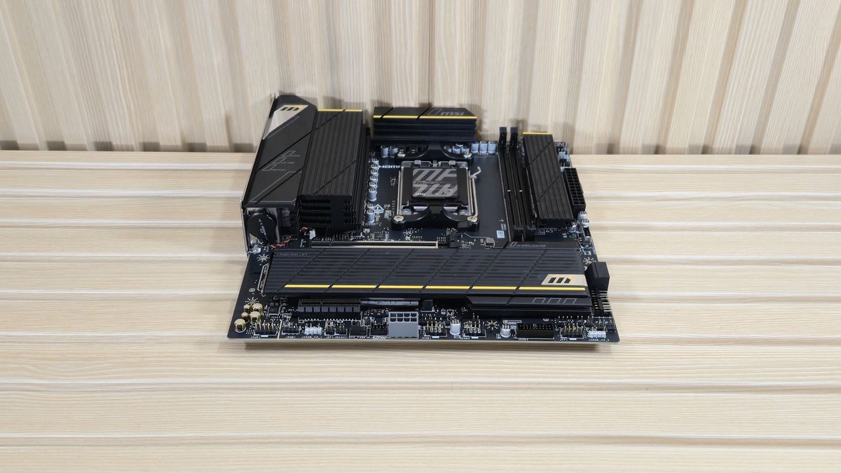 MSI B850 MPower - pictures