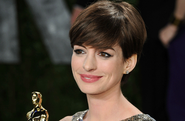 Anne Hathaway oscars photo