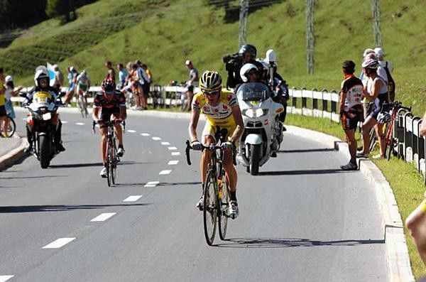 Jos&eacute; Angel Gomez Marchante (Saunier Duval-Prodir) over Vladimir Efimkin (Caisse d'Epargne).
