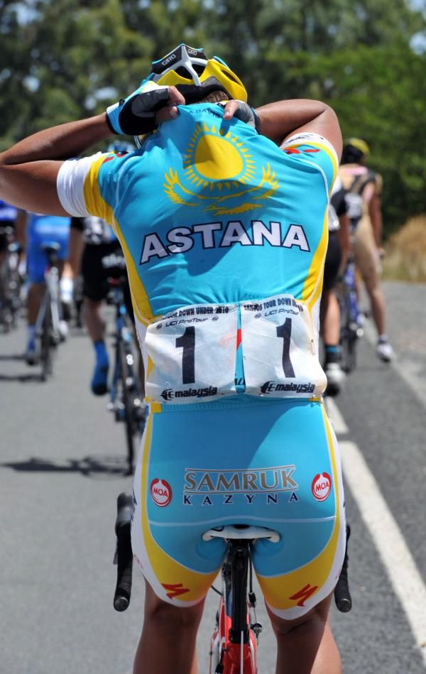 Last year's winner Alan Davis (Astana) does his duty for his teammates