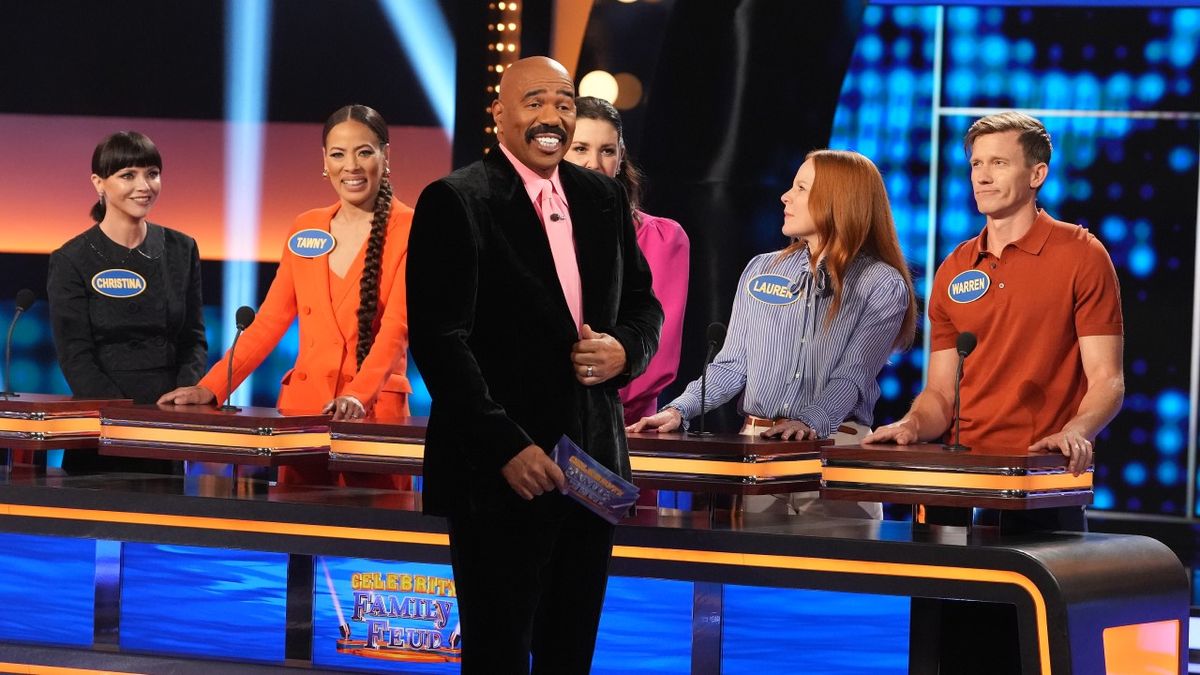 Yellowjackets Stars Were On Celebrity Family Feud's Season Premiere ...