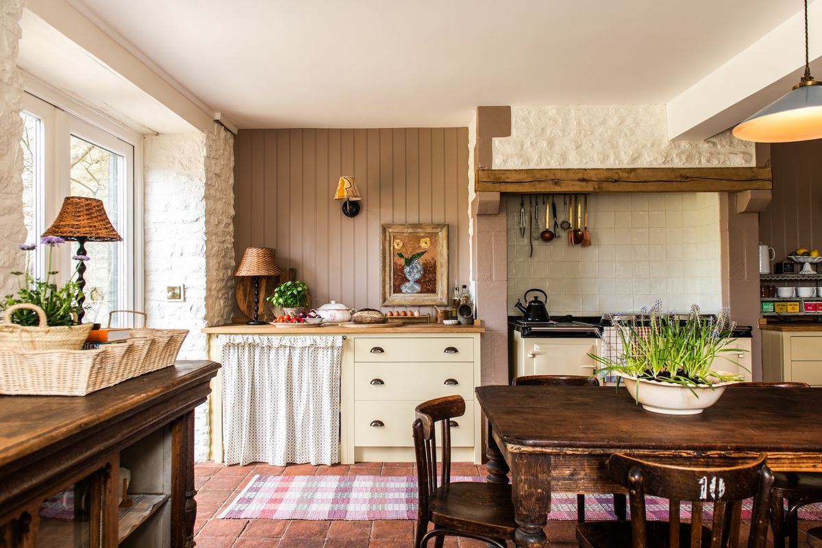 Simple & Functional European Farmhouse Style Kitchen Decor Ideas