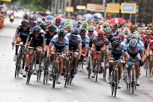 Teams gather at the front with one lap to go