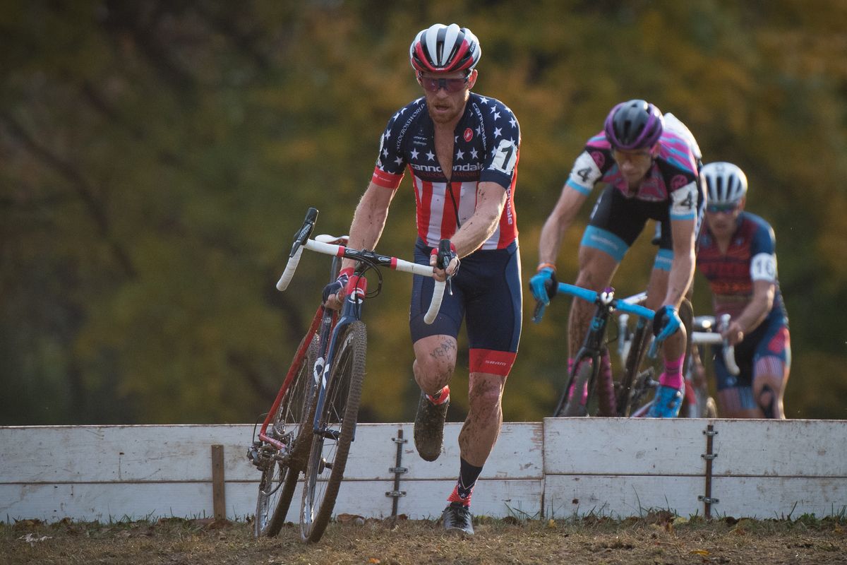 Stephen Hyde (Cannondale Cyclocrossworld) gets his early lead