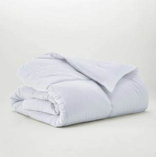 A white comforter