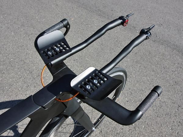 The upcoming Canyon Speedmax CF will feature proprietary integrated aero bars. Canyon currently plans to offer both flat and dropped base bars.