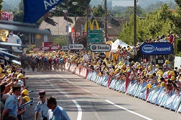 The tour comes rolling in to Autun