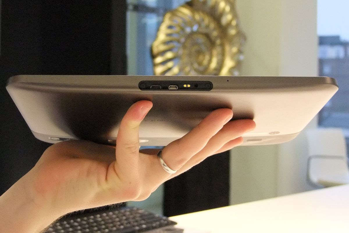 The ports on the bottom of the Motorola Xoom