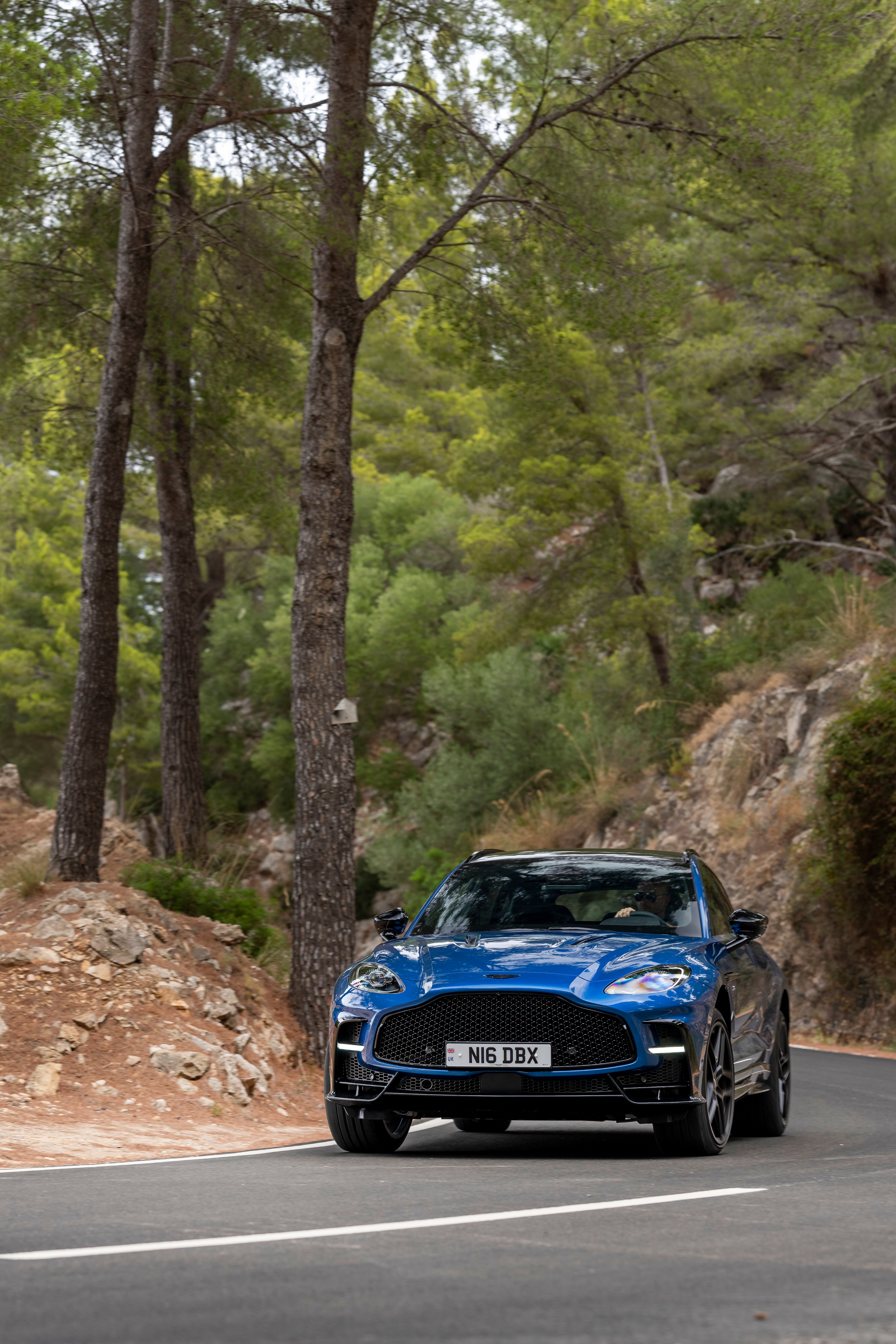 Aston Martin DBX S