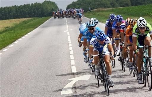 Dumoulin helps to drive the eight man break that became two