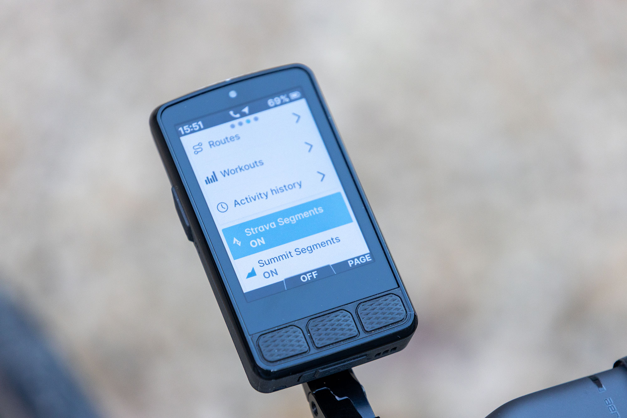 Wahoo Elemnt Roam 3 showing Strava Segment option