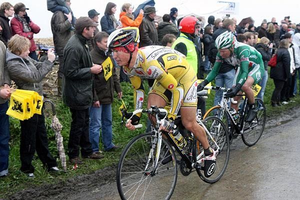 Luciano Pagliarini (Saunier Duval-Scott) had his ears covered as well as the attacks.