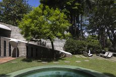 chu ming silveira house brutalist concrete green garden