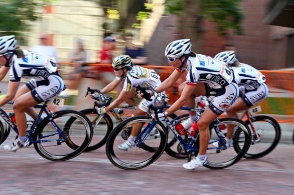 Brooke Miller (TIBCO) surrounded by teammates heading into the last couple of laps.