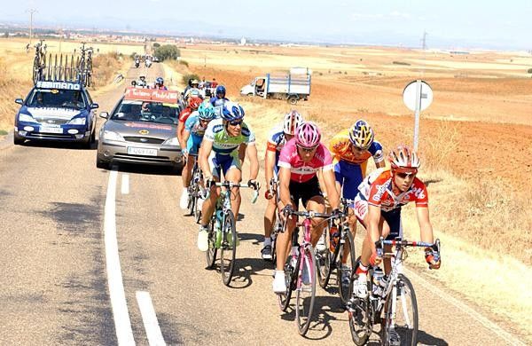 Bart Dockx (Davitamon-Lotto) drives the early break, which is hovering ahead of the peloton