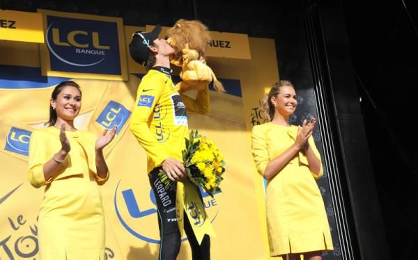 Andy Schleck (Leopard Trek) holds less than a minute over his brother and Cadel Evans