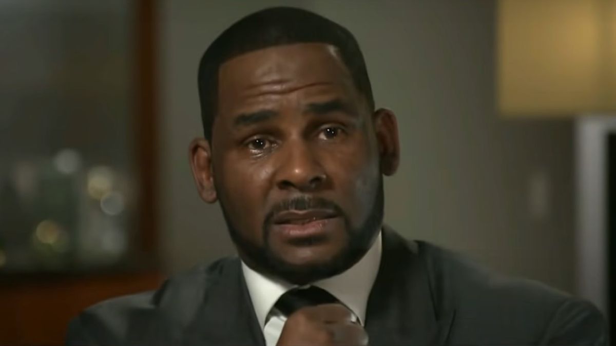 R. Kelly talks to Gayle King on CBS News.