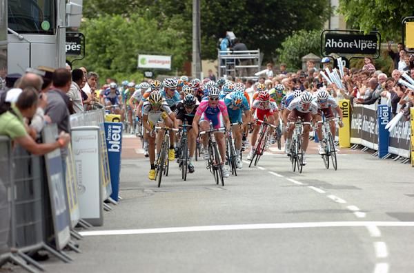 Grega Bole (Lampre-Farnese Vini) is metres away from winning a chaotic sprint finish to stage one.