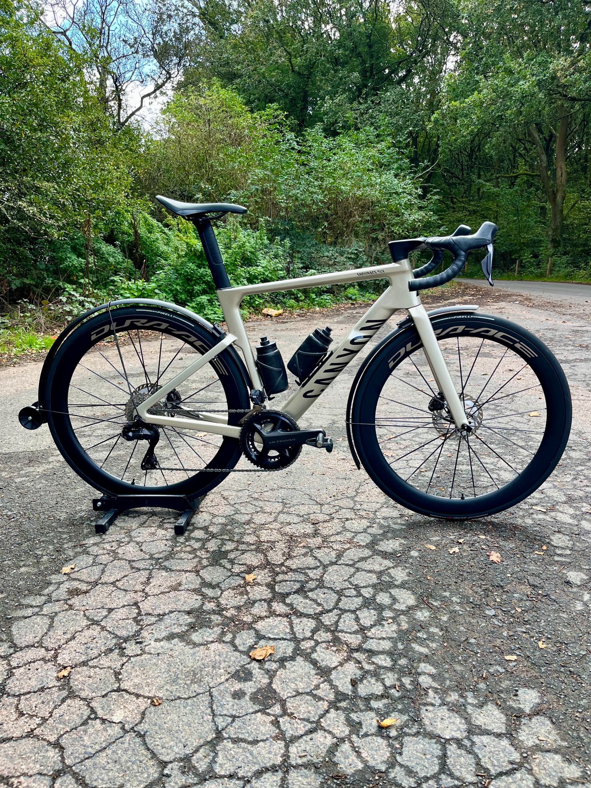 A Canyon Endurace CF SLX with Canyon fenders fitted