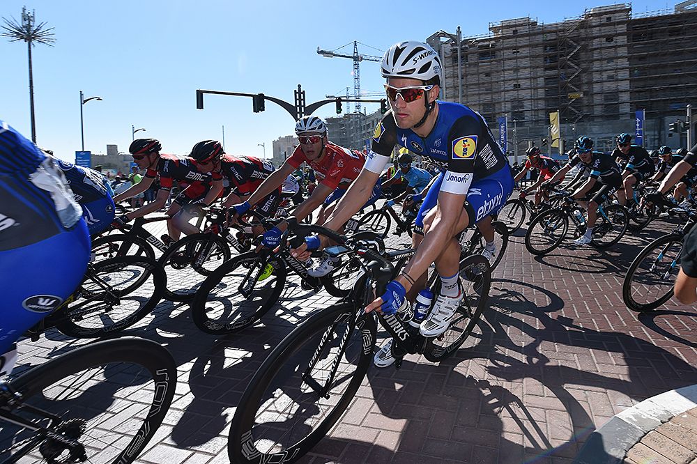 The peloton races through the Dubai Tour stage 4