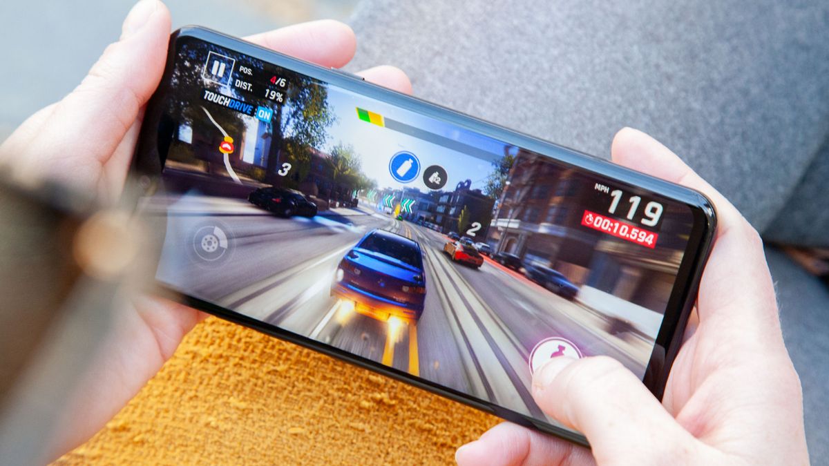 lg g8 playing racing game