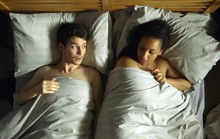Holby Cameron (Nic Jackman) sleeps with Nicky (Belinda Owusu)