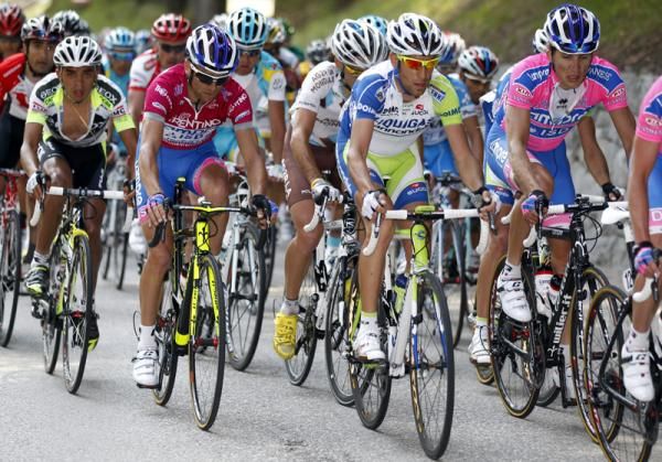 Nibali leads Scarponi