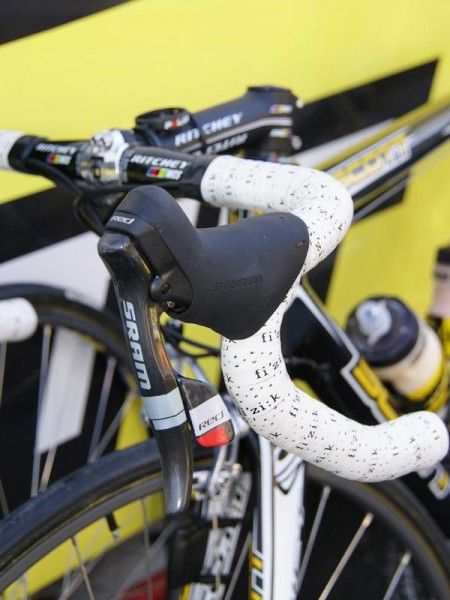 SRAM's Red group continues to challenge the spring classics and this Saunier Duval-Scott rider appears to be particularly fond of the adjustable reach feature as his levers were set rather close to the bar.