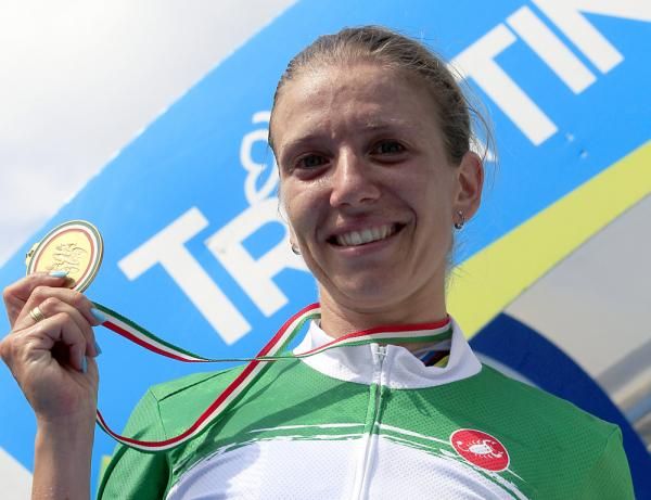 Guderzo shows off her new medal
