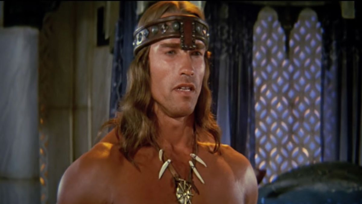 Voir Arnold Schwarzenegger utiliser son épée Conan le barbare pour ouvrir la première boîte de son livre