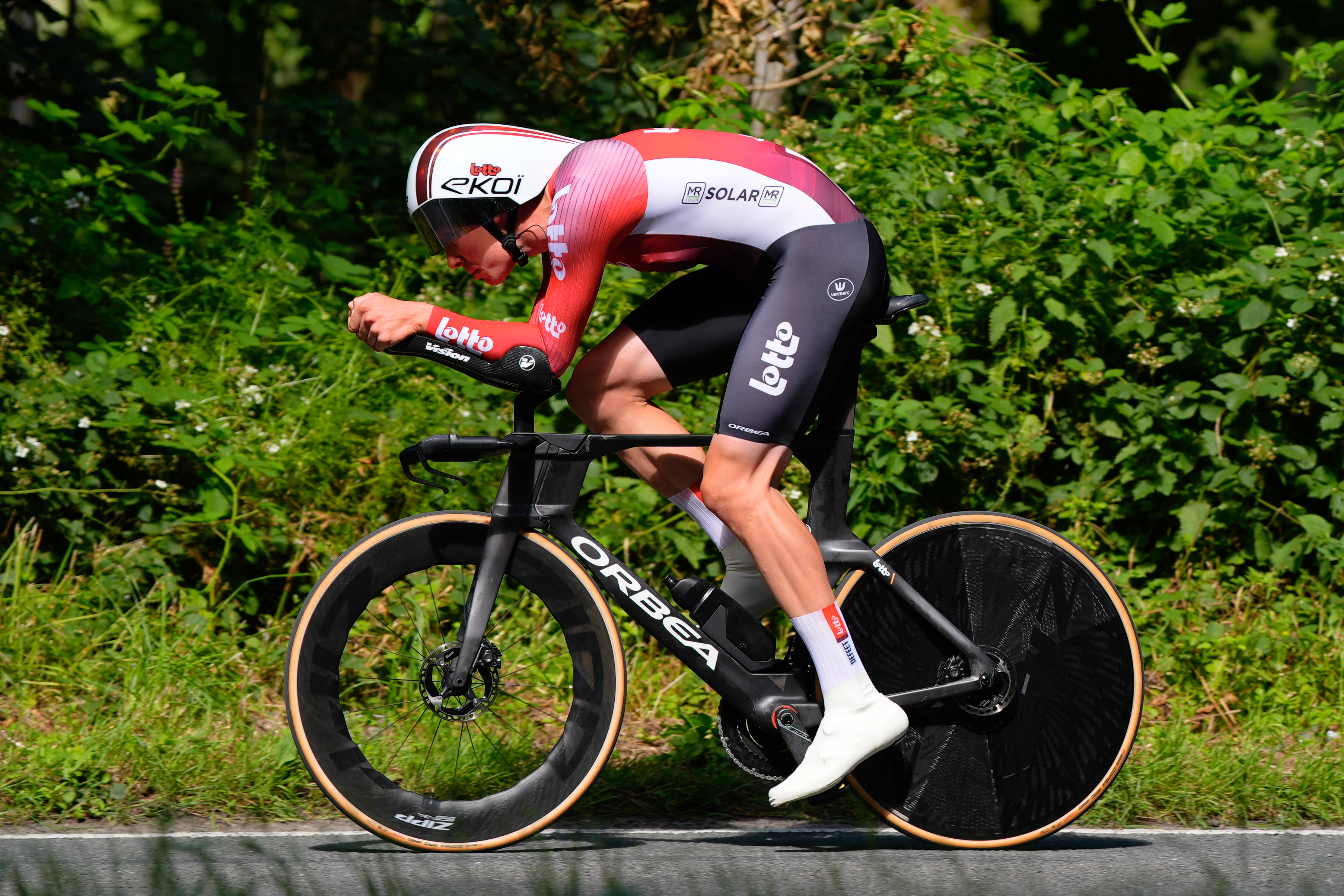 Josh Giddings riding in a time trial