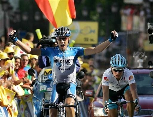 Tom Danielson (Discovery Channel) beats Alexandre Vinokourov to win stage 17