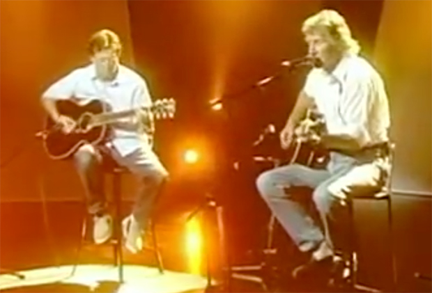 Roger Waters and Eric Clapton Play an Acoustic “Wish You Were Here” in ...