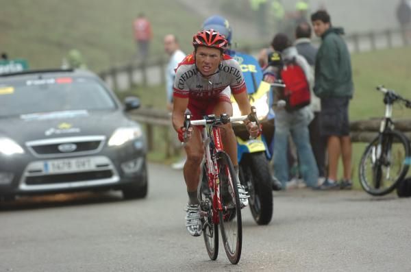 Nico Sijmens (Cofidis) on the Lagos de Covadonga.