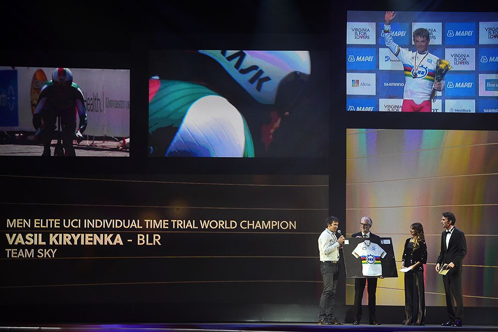 Brian Cookson presents a rainbow jersey to Vasil Kiryienka