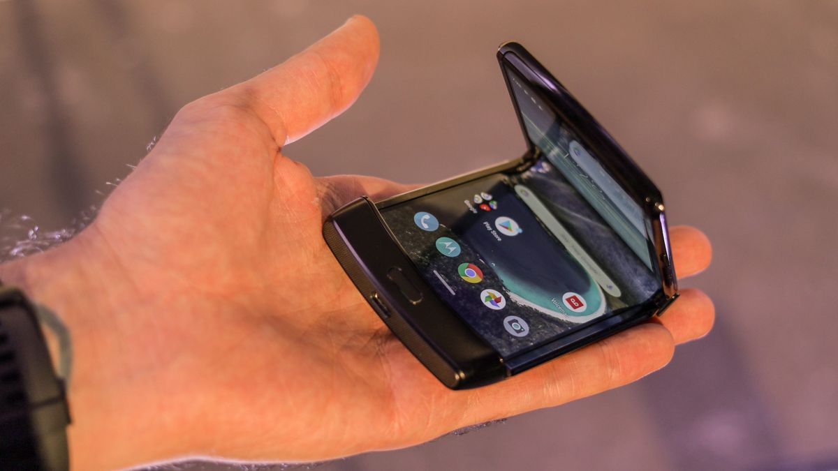 Hands on: Motorola RAZR review | Digital Camera World